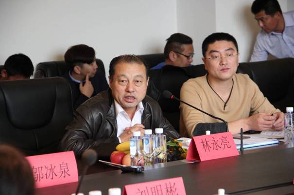 內(nèi)蒙古農(nóng)牧業(yè)產(chǎn)業(yè)化龍頭企業(yè)協(xié)會執(zhí)行會長林永亮主持會議.JPG